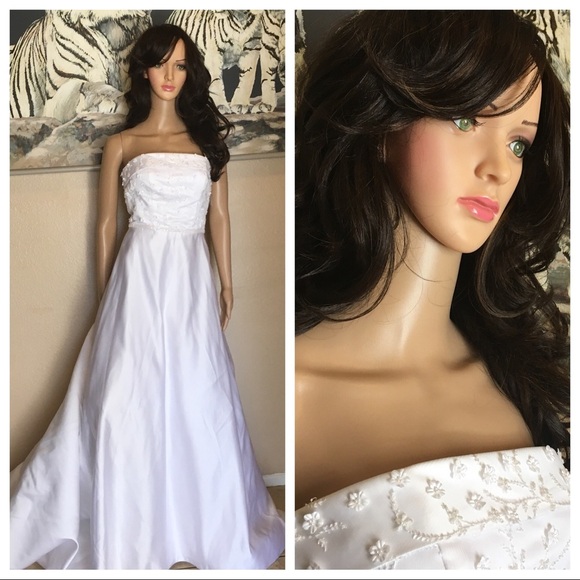 NWT David’s Bridal wedding dress size 4 white colo - Picture 4 of 11